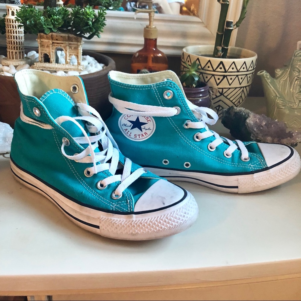 blue/turquoise hightop converse 🦋